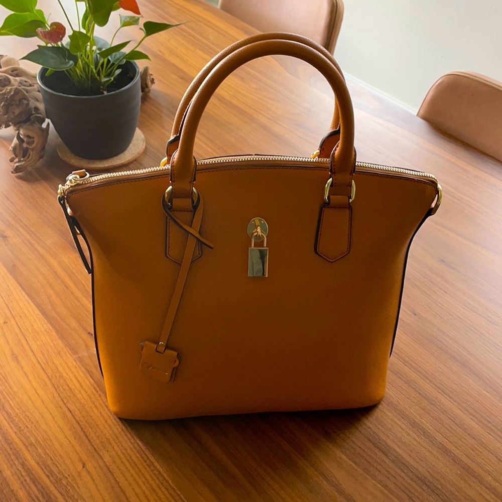 Vicenzo Leather Tote Bag